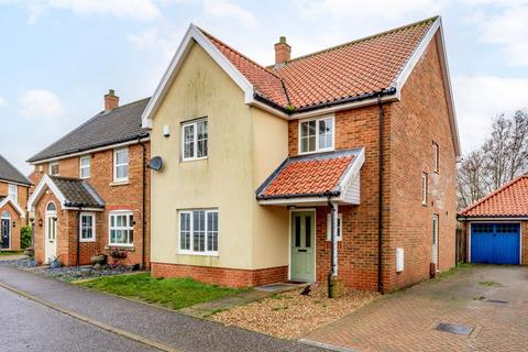 4 bedroom detached house to rent, Mckee Drive, Tacolneston, NR16