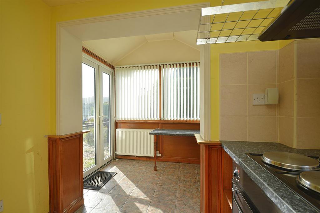 Kitchen2.jpg