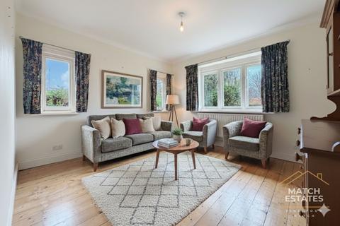 3 bedroom detached house for sale, The Oval, Romney Marsh TN29