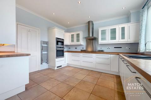 3 bedroom detached house for sale, The Oval, Romney Marsh TN29