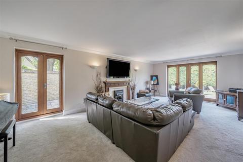 5 bedroom detached house for sale, Barberry Way, Blackwater GU17