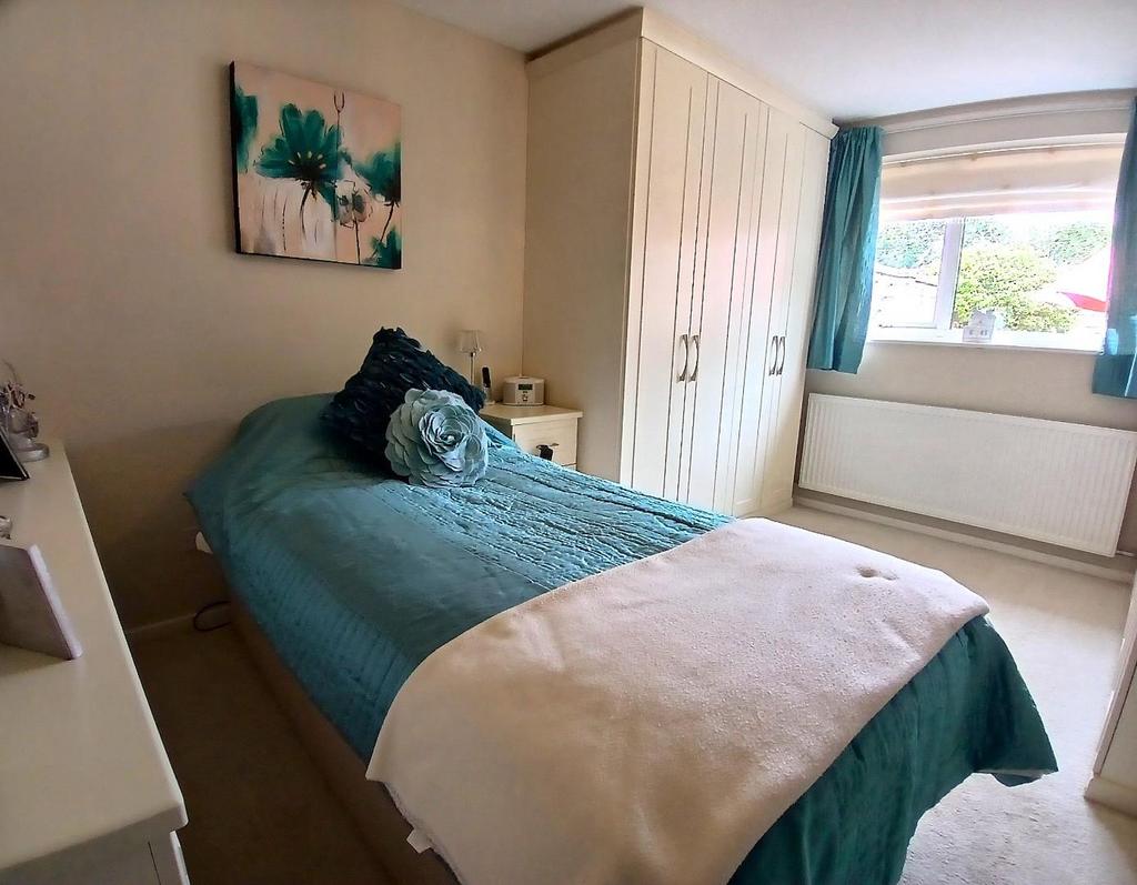 Bed 1.jpg
