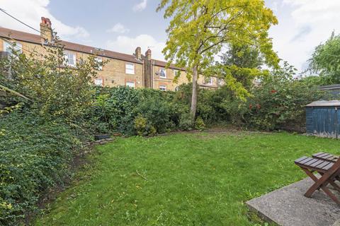 2 bedroom apartment to rent, Crockerton Road, SW17