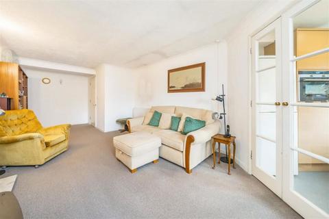 undefined, Farnham Close, London, Middlesex, N20 9PQ