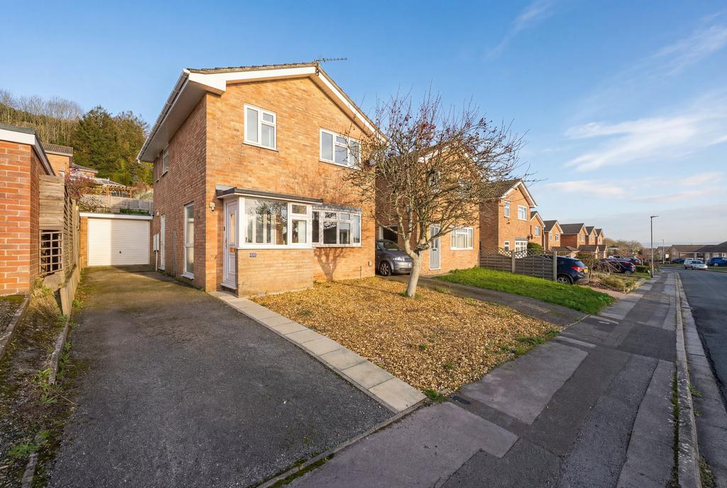 3 bed detached house for sale