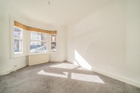 1 bedroom flat to rent, Fernthorpe Road, London SW16