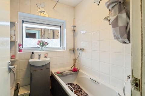 3 bedroom end of terrace house for sale, Bedale Drive, Leicester