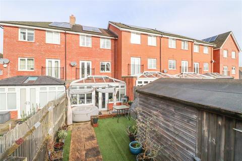 4 bedroom townhouse for sale, Everest Walk, Fleet GU52