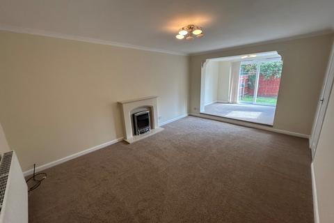 2 bedroom bungalow to rent, Cave Crescent, Cottingham, East Yorkshire, HU16