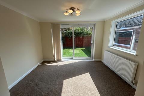 2 bedroom bungalow to rent, Cave Crescent, Cottingham, East Yorkshire, HU16