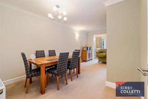 undefined, West Close, Hoddesdon