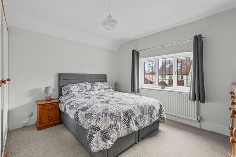 3 bedroom semi-detached house for sale, Baring Road, Beaconsfield HP9