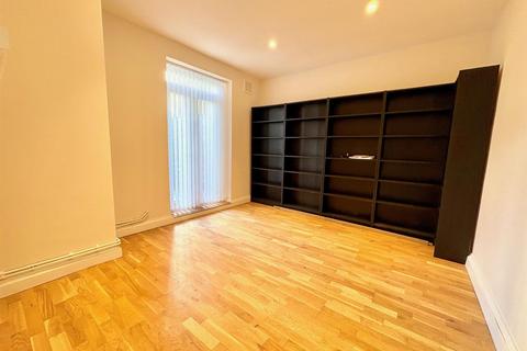 1 bedroom flat to rent, Curwen Road, London, W12