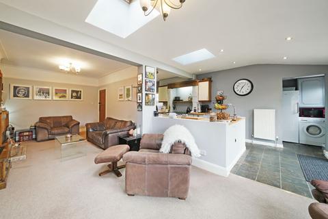 4 bedroom semi-detached house for sale, North Harrow, Middlesex HA2