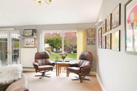 4 bedroom semi-detached house for sale, North Harrow, Middlesex HA2