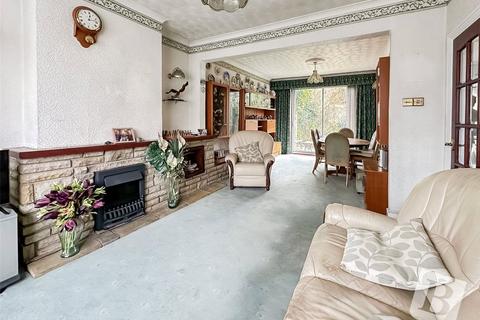 3 bedroom terraced house for sale, Rom Crescent, Romford, RM7