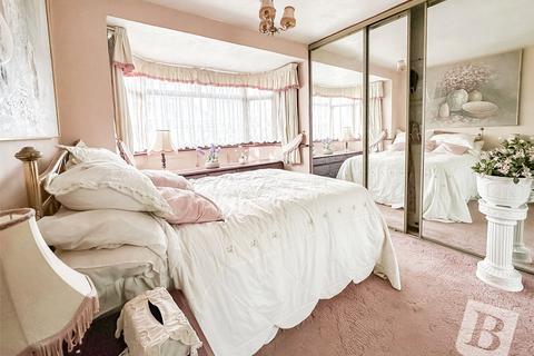 3 bedroom terraced house for sale, Rom Crescent, Romford, RM7