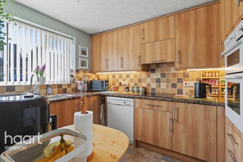 3 bedroom chalet for sale, Temple Road, Ipswich