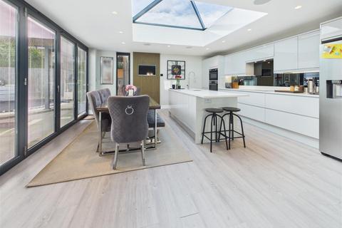 3 bedroom semi-detached house for sale, Halliford Close, Shepperton