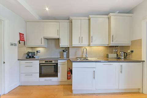 2 bedroom maisonette to rent, Ingelow Road, Battersea, SW8