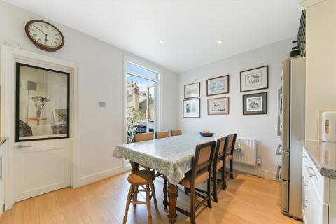 2 bedroom maisonette to rent, Ingelow Road, Battersea, SW8