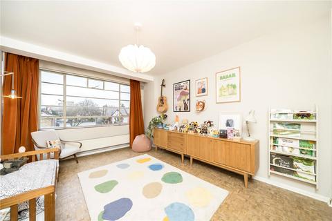 2 bedroom flat for sale, Beaumont Court, Upper Clapton Road, London, E5