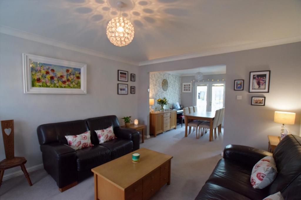 24 The Laurels, Dumfries, DG1 3 FB - Grieve Griers