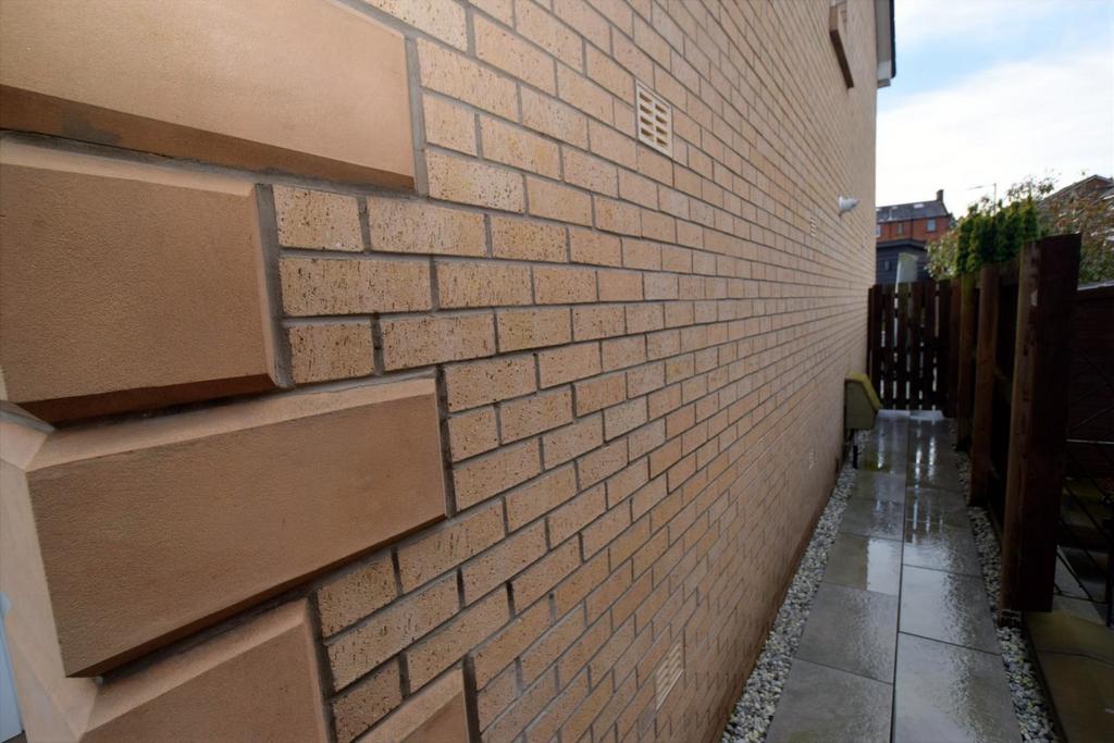 24 The Laurels, Dumfries, DG1 3 FB - Grieve Griers