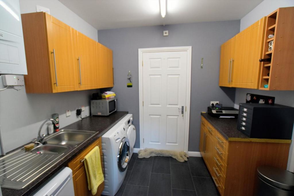 24 The Laurels, Dumfries, DG1 3 FB - Grieve Griers