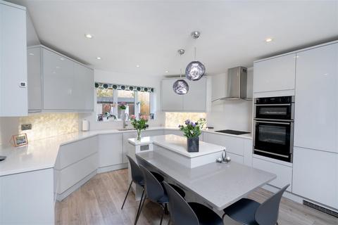 4 bedroom detached house for sale, Wike Ridge Avenue, Leeds LS17