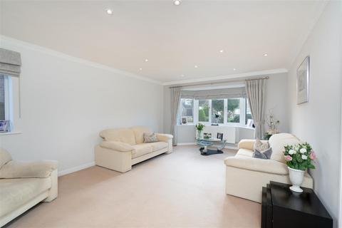 4 bedroom detached house for sale, Wike Ridge Avenue, Leeds LS17