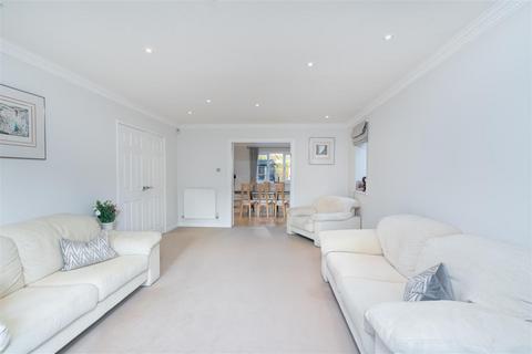 4 bedroom detached house for sale, Wike Ridge Avenue, Leeds LS17