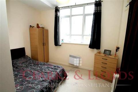 3 bedroom flat for sale, Brook Court, Barking IG11