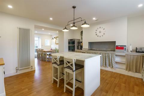 undefined, West Woodburn
