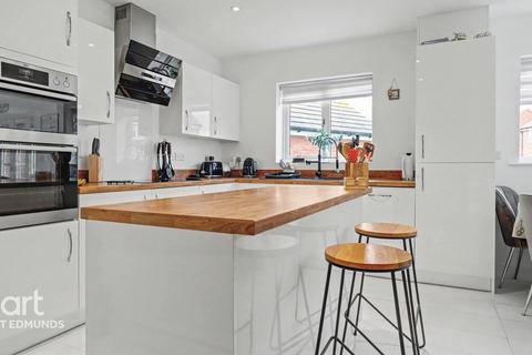 4 bedroom detached house for sale, Chamomile Close, STOWMARKET