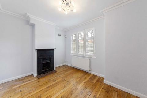 3 bedroom flat to rent, Tilehurst Road, London SW18