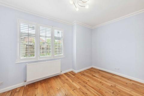 3 bedroom flat to rent, Tilehurst Road, London SW18