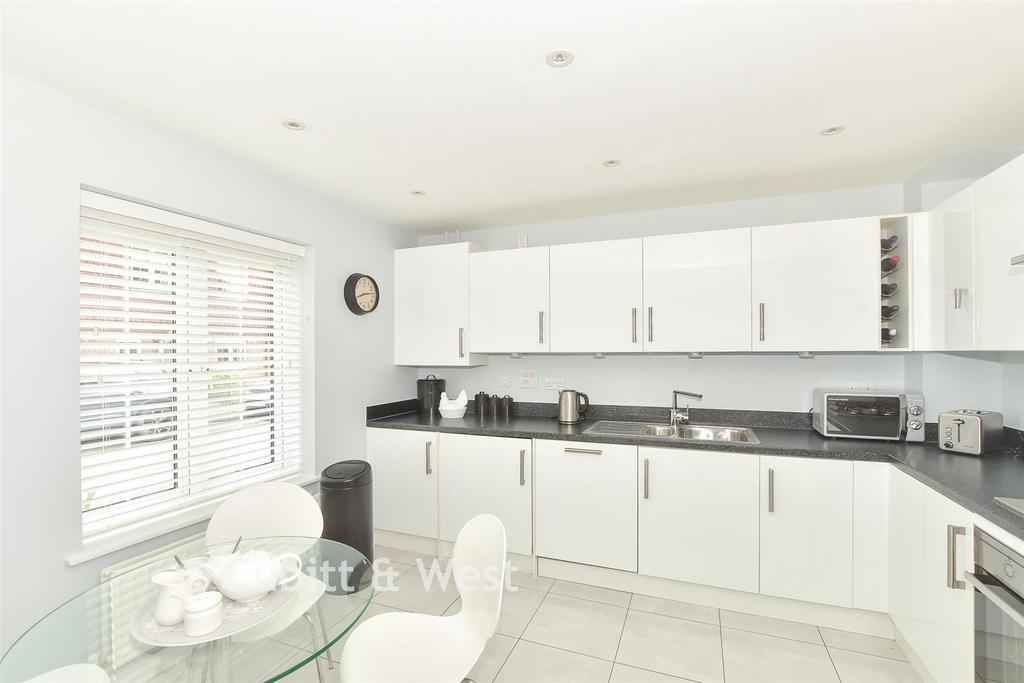 Kitchen/ Breakfast Room