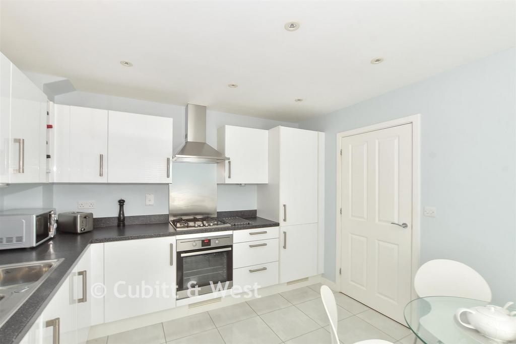 Kitchen/ Breakfast Room
