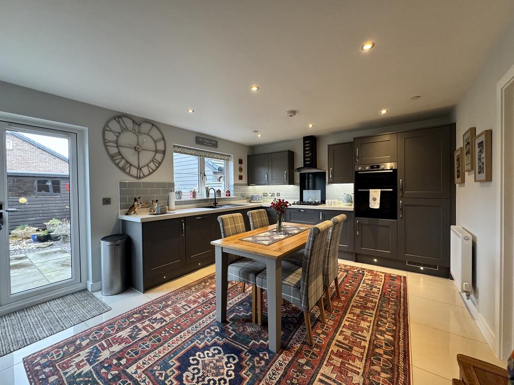 Kitchen/ dining room