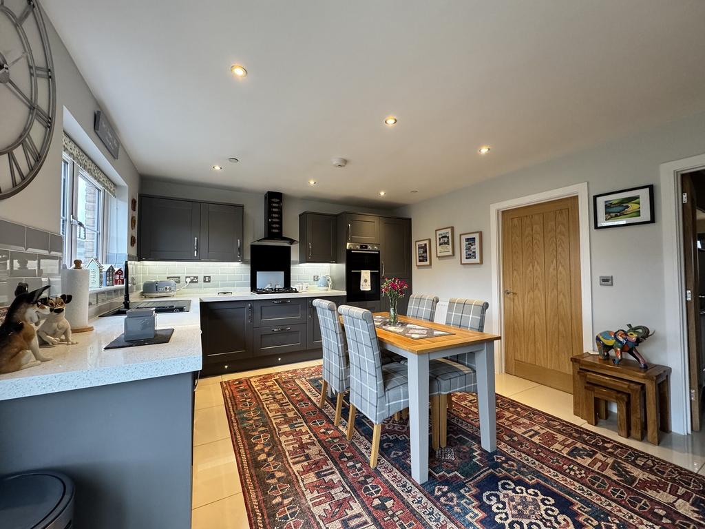 Kitchen/ dining room