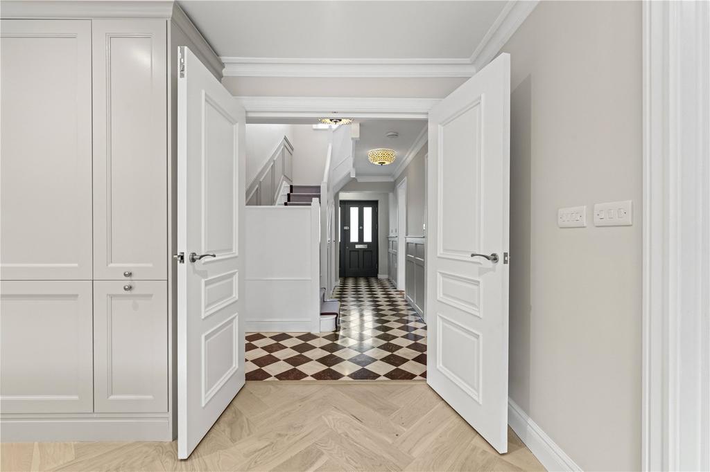 Enterance/Hallway