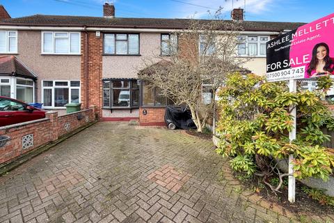 3 bedroom terraced house for sale, Kingsman Road, Stanford-le-hope SS17