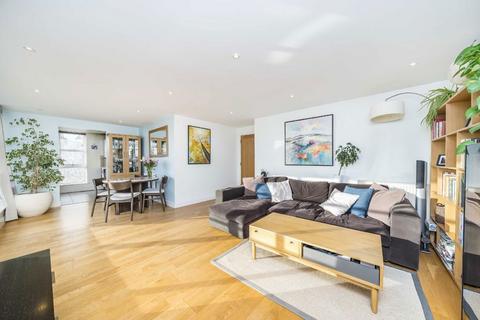2 bedroom flat for sale, Barrier Point Road, London E16
