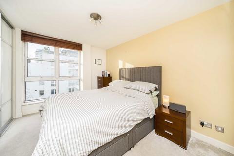 2 bedroom flat for sale, Barrier Point Road, London E16