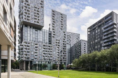 Lincoln Plaza, London E14