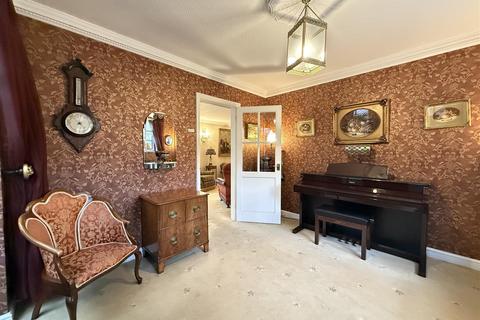 4 bedroom detached house for sale, Hagley Road, Stourbridge