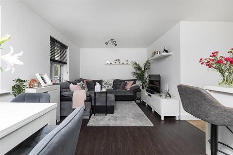 2 bedroom apartment for sale, Tennyson Avenue, Huddersfield HD3