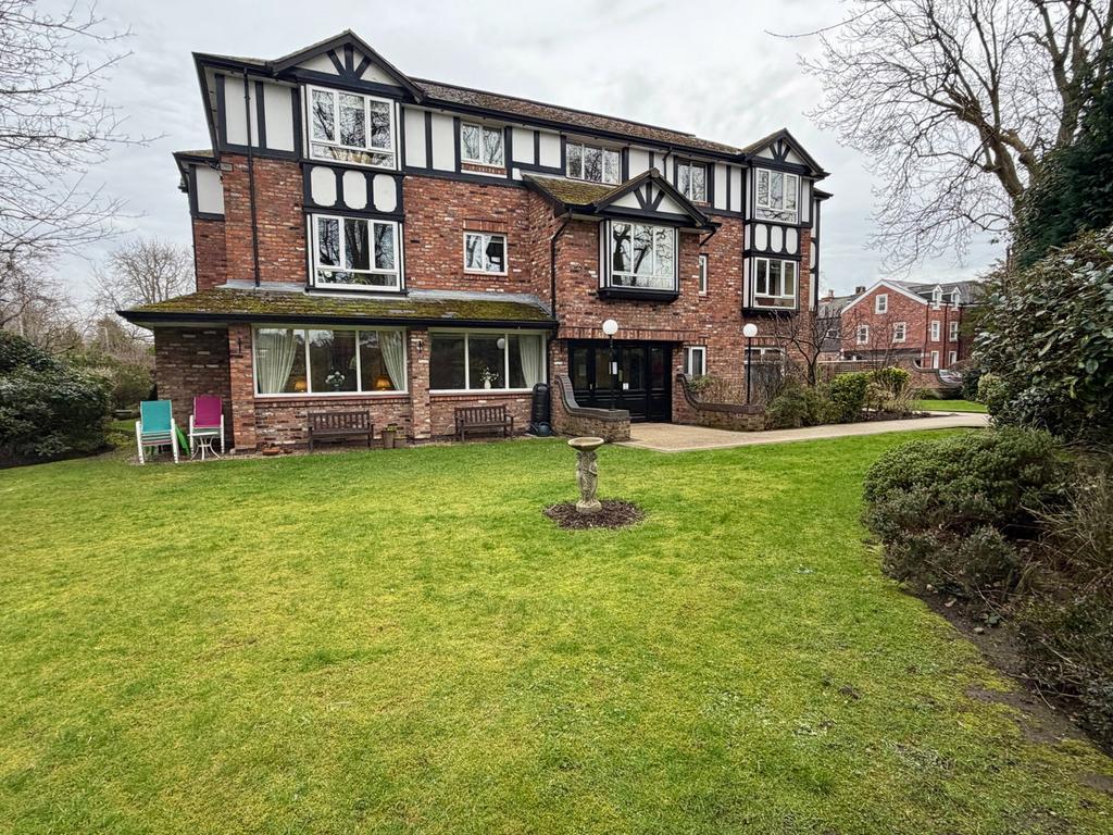 Detached house exterior, garden