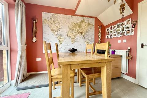 2 bedroom end of terrace house for sale, Schoolfield Close, Whitminster GL2